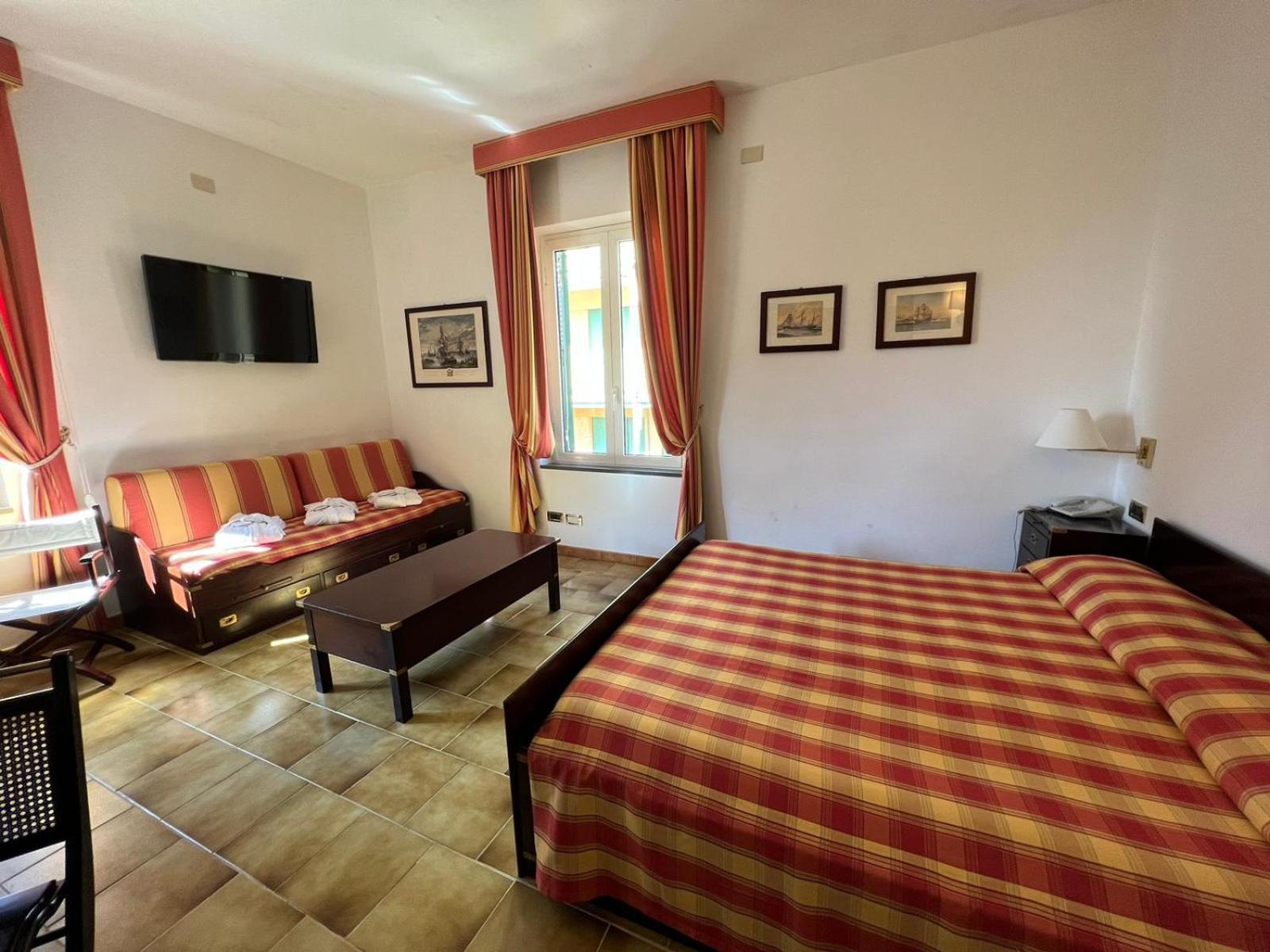 Clelia 3* Deiva Marina