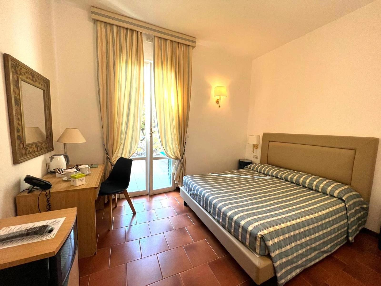 Clelia 3* Deiva Marina