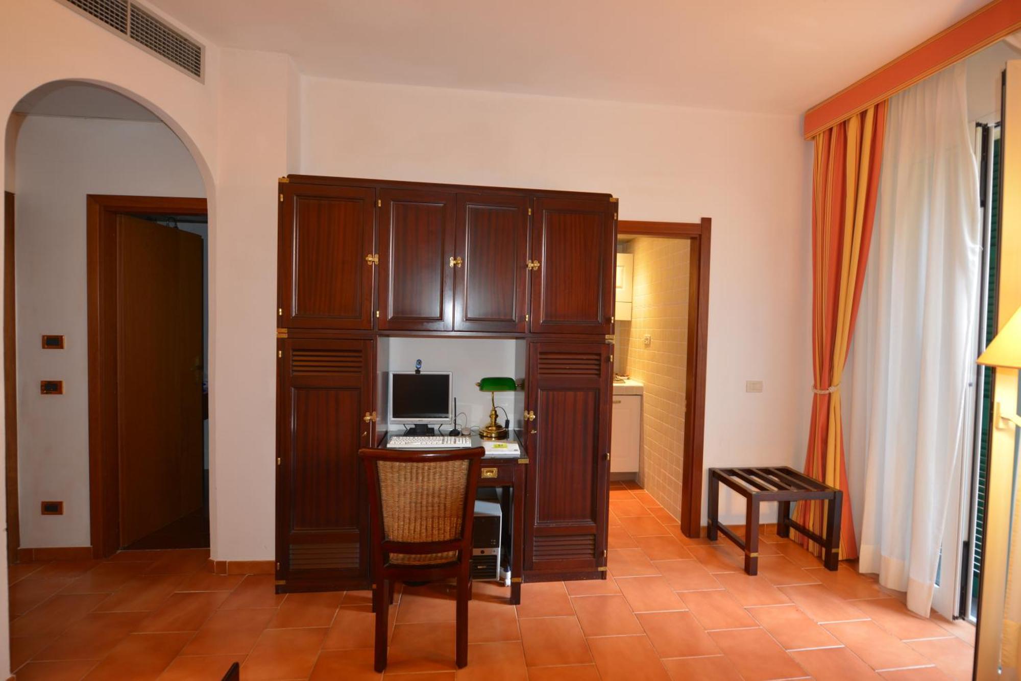 Clelia 3* Deiva Marina